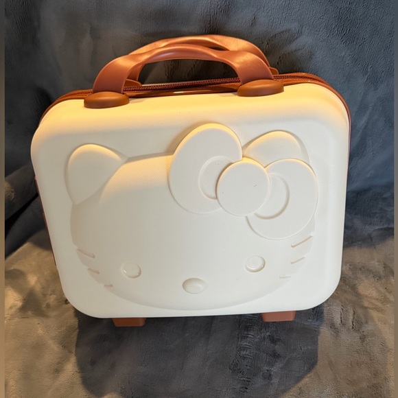 🩷🩷Sanrio Hello Kitty Cream Hardshell Mini Suitcase & 20+ Accessories - Picture 2 of 12